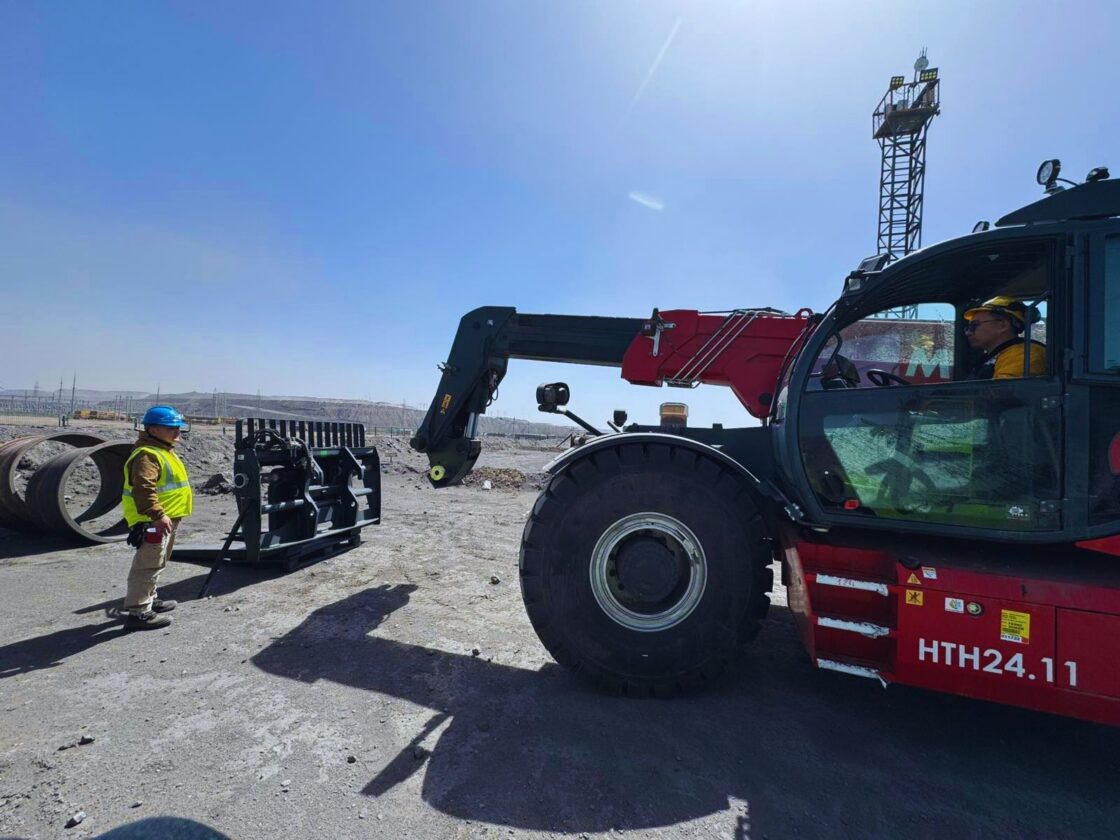ETT COAL MINING: MAGNI TELEHANDLER
