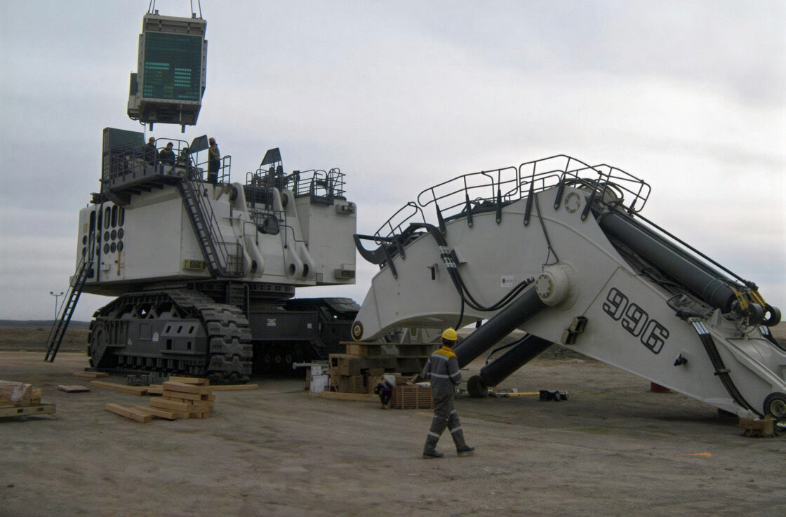 UHG COAL MINING SITE: LIEBHERR MAINTENANCE